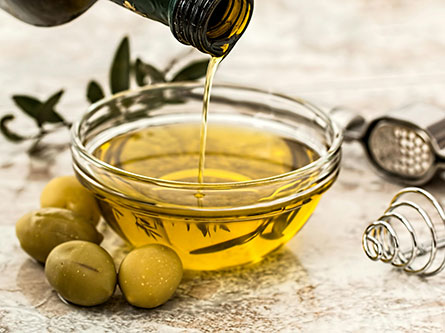 Health Benefits of Olive Oil and Why You Should Add it To Your Diet